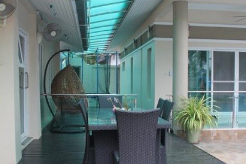 Casa de 4 dormitorios en Pattaya, Tailandia № 45519 - foto 23