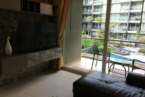 Sobre plano Apus en Pattaya, Tailandia № 27453 - foto 6