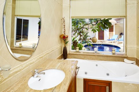 Casa de 2 dormitorios en Pattaya, Tailandia № 45525 - foto 20
