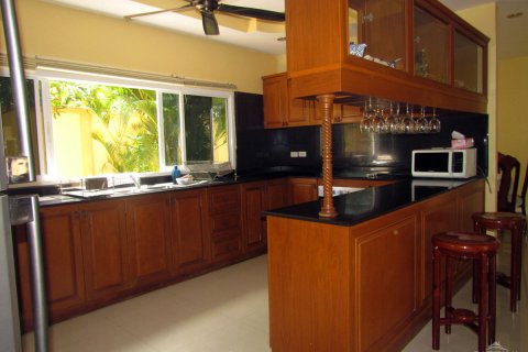 Casa de 4 dormitorios en Pattaya, Tailandia № 45500 - foto 9