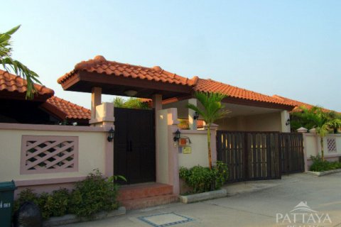 Casa de 3 dormitorios en Pattaya, Tailandia № 45556