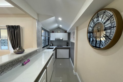 Casa de 4 dormitorios en Pattaya, Tailandia № 45480 - foto 6