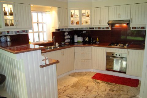 Casa de 4 dormitorios en Pattaya, Tailandia № 45550 - foto 10