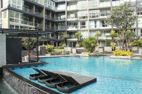 Sobre plano Apus en Pattaya, Tailandia № 27453 - foto 2