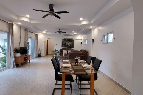 Casa de 4 dormitorios en Pattaya, Tailandia № 46179 - foto 13