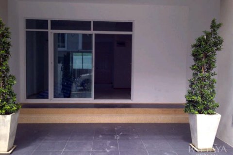 Casa de 3 dormitorios en Jomtien Beach, Pattaya, Tailandia № 45456 - foto 7