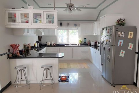 Casa de 4 dormitorios en Pattaya, Tailandia № 45438 - foto 30