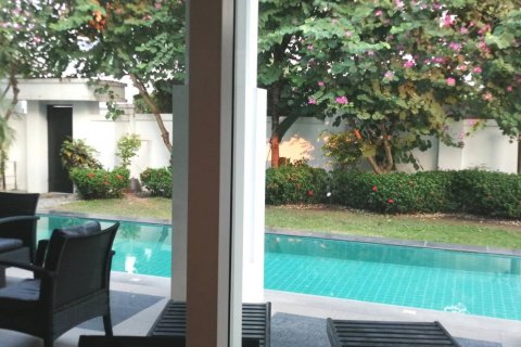 Casa de 4 dormitorios en Jomtien Beach, Pattaya, Tailandia № 45532 - foto 22