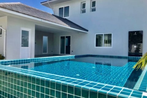 Casa de 4 dormitorios en Pattaya, Tailandia № 45523 - foto 3