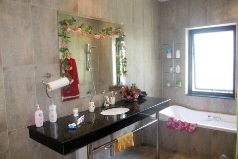 Casa de 4 dormitorios en Jomtien Beach, Pattaya, Tailandia № 45494 - foto 11