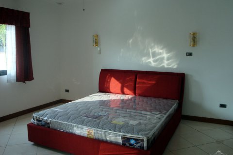 Casa de 5 dormitorios en Pattaya, Tailandia № 45493 - foto 11