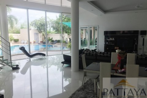 Casa de 4 dormitorios en Pattaya, Tailandia № 45519 - foto 12