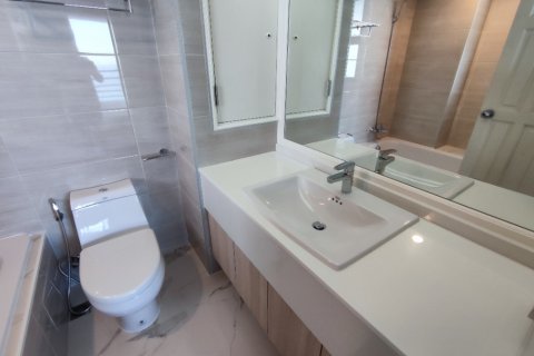 Condominio de 4 dormitorios en Pattaya, Tailandia № 45394 - foto 23