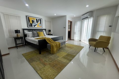 Casa de 4 dormitorios en Jomtien Beach, Pattaya, Tailandia № 23856 - foto 15