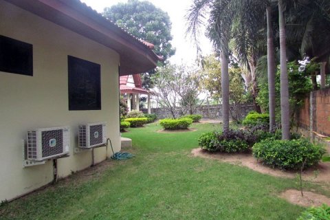 Casa de 4 dormitorios en Pattaya, Tailandia № 45430 - foto 9