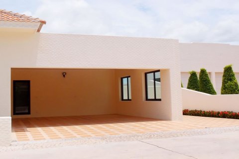 Casa de 4 dormitorios en Pattaya, Tailandia № 45518 - foto 4