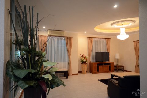 Casa de 4 dormitorios en Pattaya, Tailandia № 45497 - foto 23