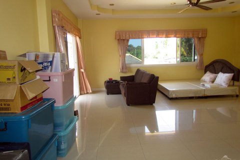 Casa de 4 dormitorios en Pattaya, Tailandia № 45500 - foto 22