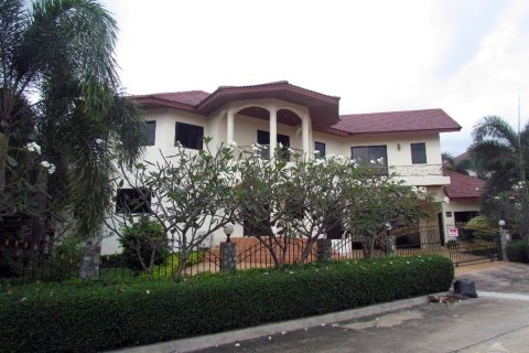 Casa de 4 dormitorios en Pattaya, Tailandia № 45430
