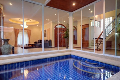 Casa de 4 dormitorios en Pattaya, Tailandia № 45497 - foto 20
