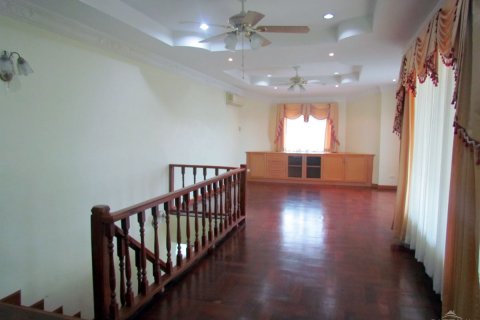 Casa de 4 dormitorios en Pattaya, Tailandia № 45516 - foto 13