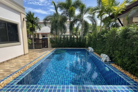 Casa de 4 dormitorios en Pattaya, Tailandia № 45489 - foto 3