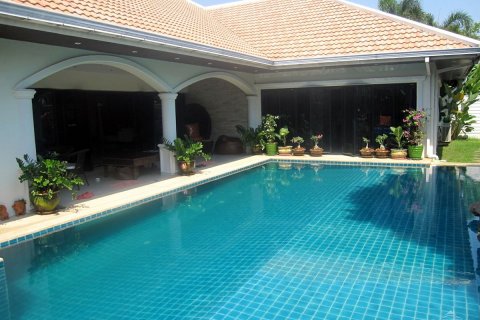 Casa de 4 dormitorios en Jomtien Beach, Pattaya, Tailandia № 45494 - foto 29