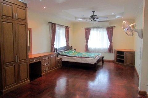 Casa de 4 dormitorios en Pattaya, Tailandia № 45516 - foto 15