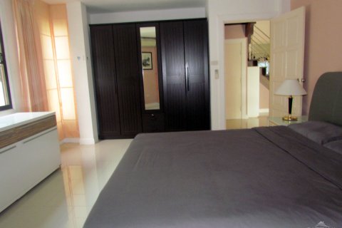 Casa de 3 dormitorios en Pattaya, Tailandia № 45432 - foto 13