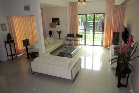 Casa de 3 dormitorios en Pattaya, Tailandia № 45432 - foto 17
