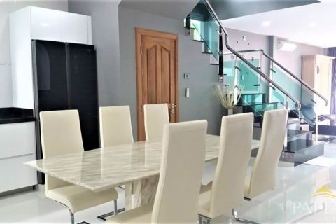 Casa de 5 dormitorios en Pattaya, Tailandia № 45475 - foto 5