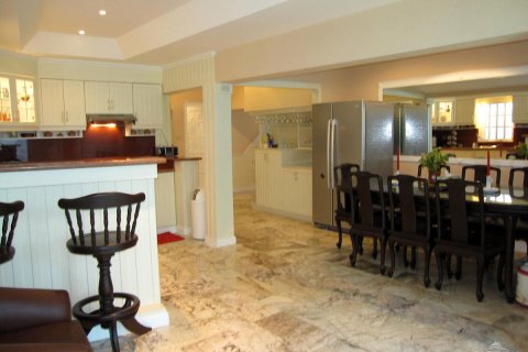 Casa de 4 dormitorios en Pattaya, Tailandia № 45550 - foto 12