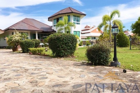 Casa de 3 dormitorios en Pattaya, Tailandia № 45499