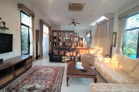 Casa de 3 dormitorios en Pattaya, Tailandia № 45557 - foto 25