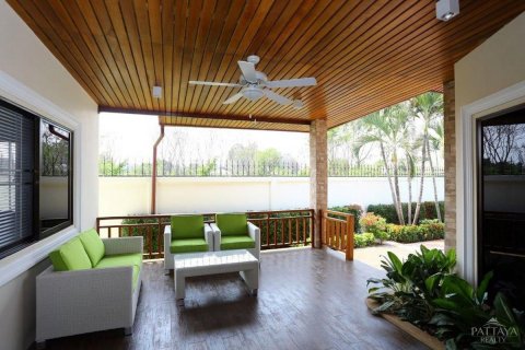 Casa de 4 dormitorios en Pattaya, Tailandia № 45461 - foto 18