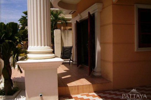 Casa de 3 dormitorios en Pattaya, Tailandia № 45428 - foto 2