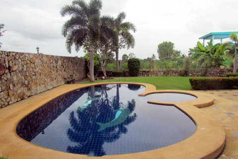 Casa de 4 dormitorios en Pattaya, Tailandia № 45516 - foto 3