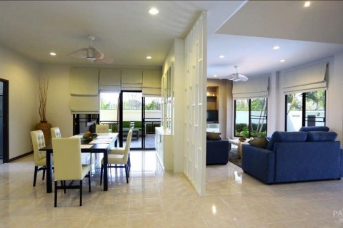 Casa de 4 dormitorios en Pattaya, Tailandia № 45461 - foto 5