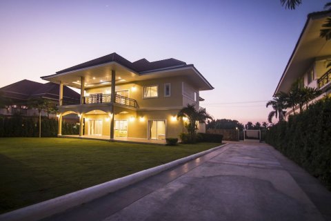 Casa de 5 dormitorios en Pattaya, Tailandia № 45536 - foto 19