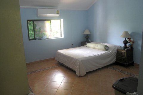Casa de 3 dormitorios en Jomtien Beach, Pattaya, Tailandia № 45495 - foto 25
