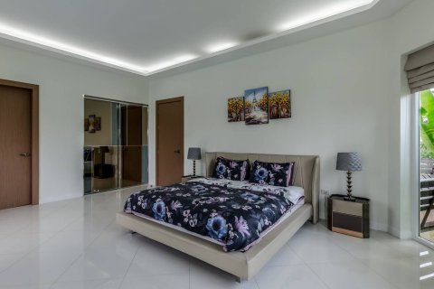 Casa de 4 dormitorios en Pattaya, Tailandia № 45527 - foto 16