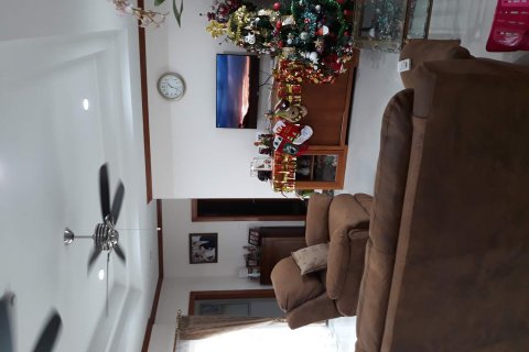 Casa de 4 dormitorios en Pattaya, Tailandia № 45512 - foto 17