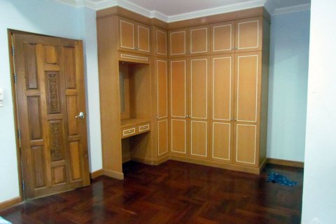 Casa de 4 dormitorios en Pattaya, Tailandia № 45516 - foto 22