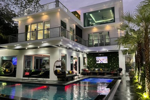Casa de 8 dormitorios en Jomtien Beach, Pattaya, Tailandia № 45529