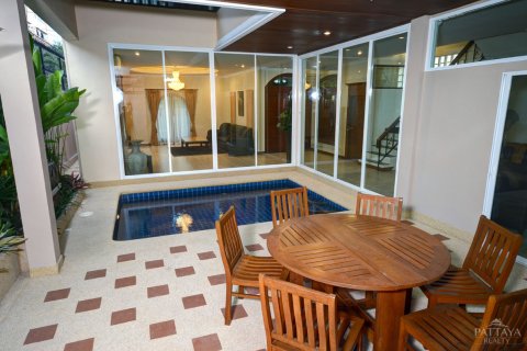 Casa de 4 dormitorios en Pattaya, Tailandia № 45497 - foto 21
