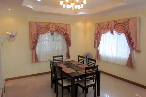 Casa de 4 dormitorios en Pattaya, Tailandia № 45516 - foto 27