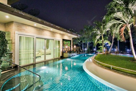 Casa de 4 dormitorios en Pattaya, Tailandia № 45483 - foto 2