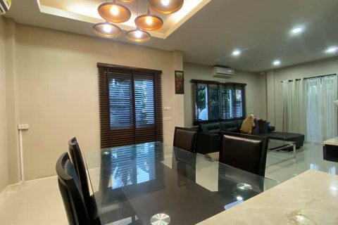 Casa de 3 dormitorios en Pattaya, Tailandia № 22251 - foto 16