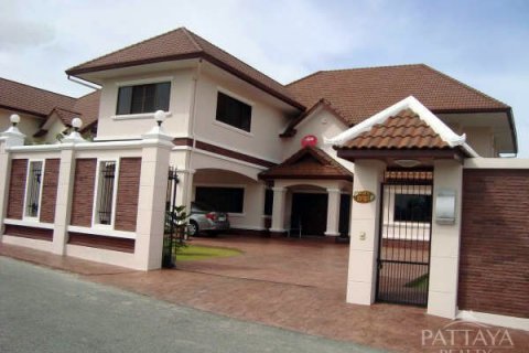 Casa de 4 dormitorios en Pattaya, Tailandia № 45517 - foto 3