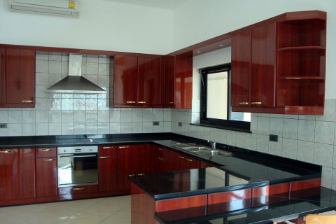 Casa de 5 dormitorios en Pattaya, Tailandia № 45493 - foto 28